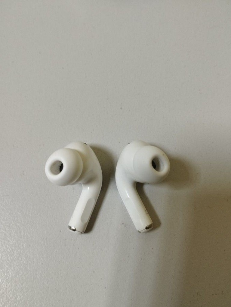 Apple airpods pro 2nd generation with magsafe charging case usb-c Код:01-201041934. Изображение 8