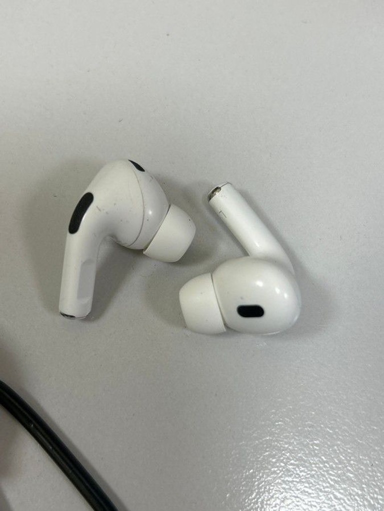 Оголошення Apple airpods pro 2nd generation with magsafe charging case usb-c Б/У