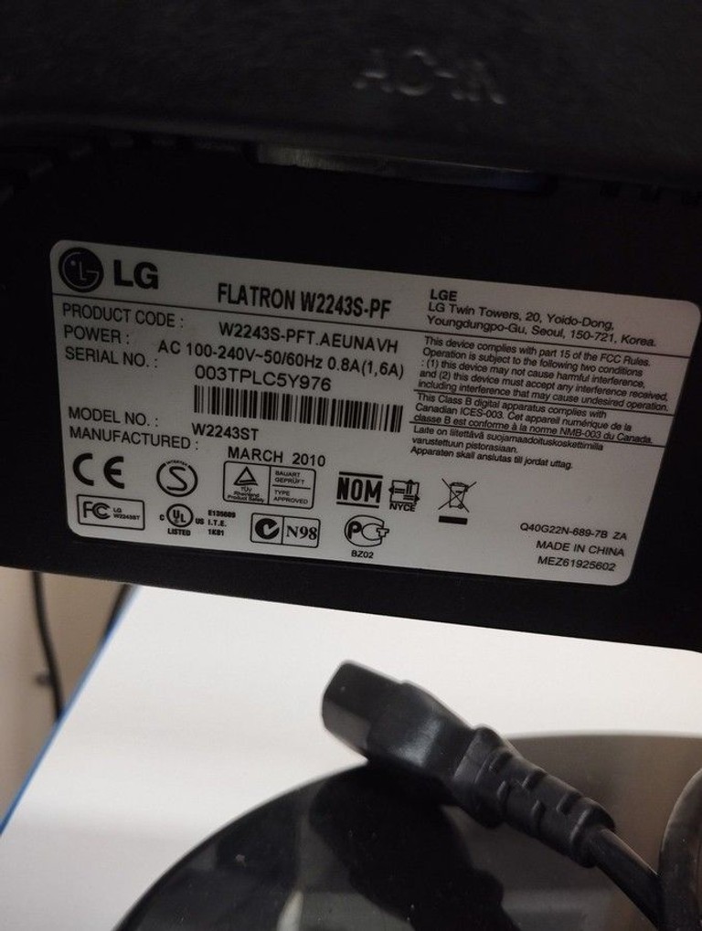 Дешево Lg w2243st з ломбарду