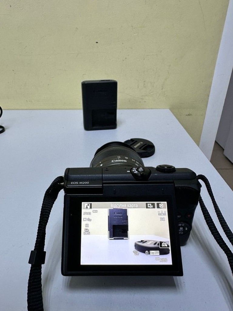 Оголошення Canon eos m200 Б/У