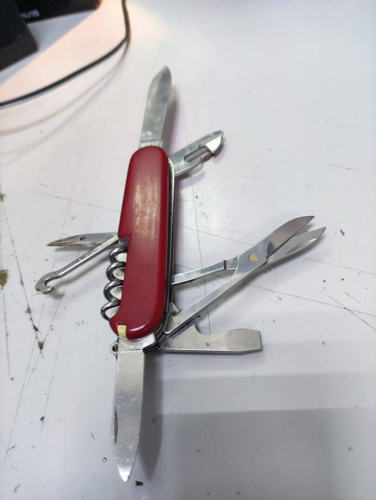 Дешево Victorinox Climber Red Transparent Blister (1.3703.TB1) з ломбарду