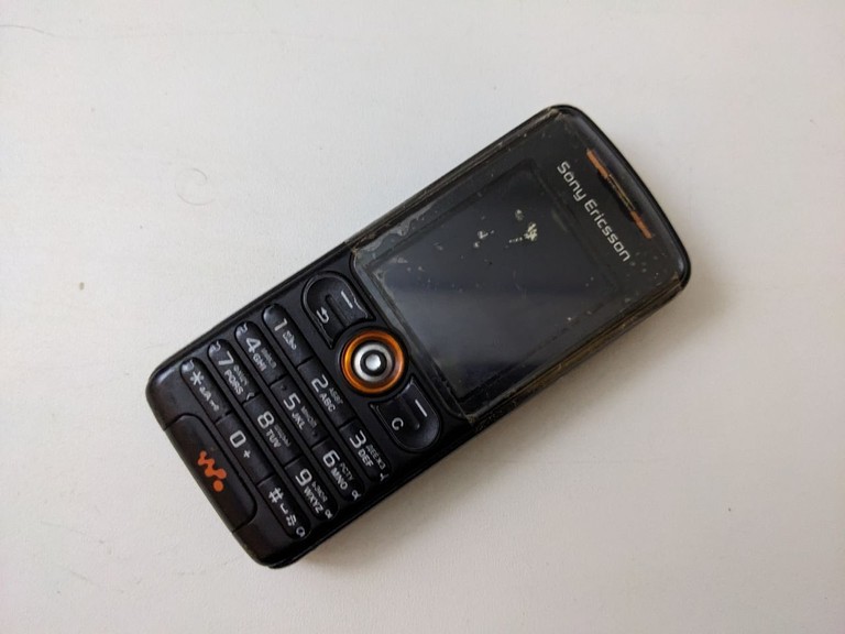 Оголошення Sony Ericsson W200i Б/У
