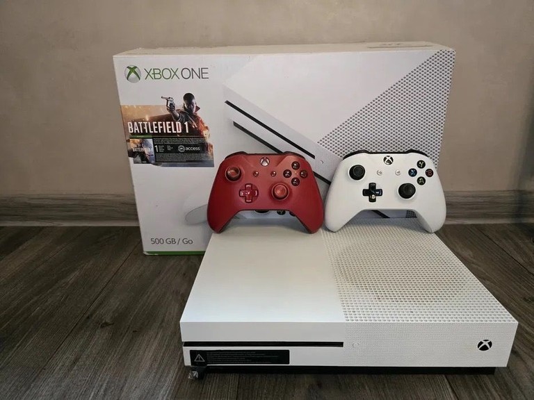 Купить Microsoft Xbox One S 500GB + FIFA 18 Б/У