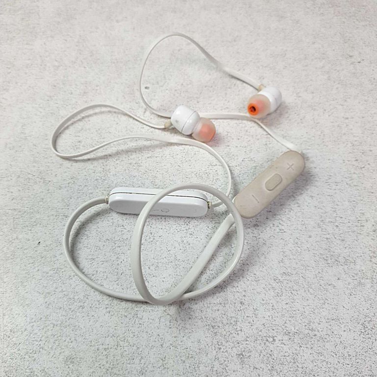 Объявление Jbl tune 125bt на проводе Б/У
