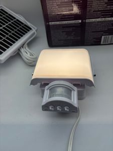 01-200609412: Livarno led solar light with motion detector