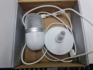 01-200738459: Razer seiren mini