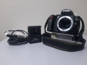 01-200775534: Nikon d3000 body