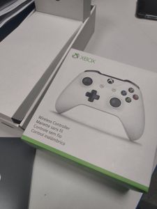 Б/в Ігрова приставка Microsoft xbox one x 1tb 01-200785575