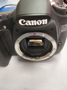 01-200784948: Canon eos 60d body