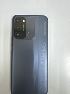 Б/в Мобільний телефон Tecno spark 8c kg5k 4/64gb 01-200814986