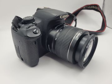 Б/у Фотоаппарат Canon eos 700d + ef-s 18-55mm 1:3.5-5.6 is stm 01-200779184