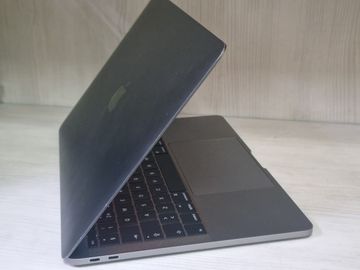 Б/в Ноутбук Apple macbook pro a1708 13,3" core i7 2,5ghz/ram16gb/ssd512gb/intel iris plus graphics 640 01-200821438