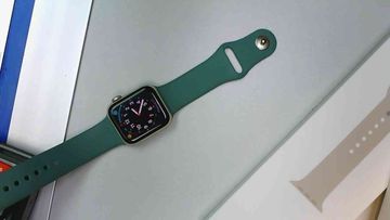 Б/в Смарт-годинник Apple watch se 2 gps 40mm aluminum case with sport 01-200827508