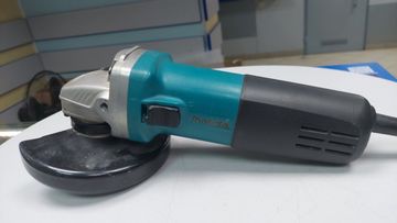 Б/у Угловая шлифмашина Makita 9558nb 01-200830799