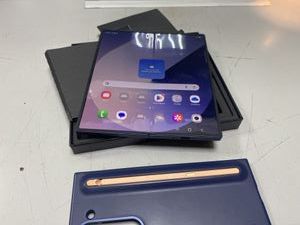 Б/у Мобильный телефон Samsung galaxy fold6 12/256gb 01-200844790