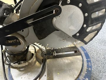 Б/в Пила торцева Dexter j1g-zp1a-210d 01-200883825