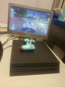 Б/в Ігрова приставка Sony playstation 4 pro 1tb 01-200887801