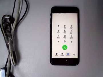 Б/в Мобільний телефон Apple iphone se 2020 128gb 01-200890840