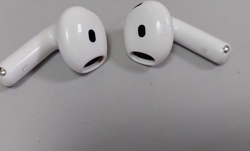 Б/в Навушники Apple airpods 4 with active noise cancellation 01-200932609