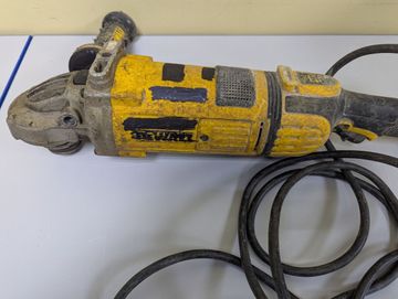 01-200501955: Dewalt dwe4579