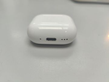 01-200772958: Apple airpods 4 with active noise cancellation