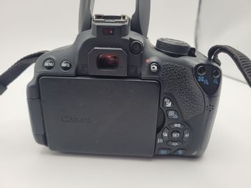 Б/у Фотоаппарат Canon eos 700d + ef-s 18-55mm 1:3.5-5.6 is stm 01-200779184