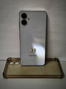 Б/в Мобільний телефон Samsung galaxy a06 4/128gb 01-200850578