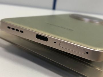 Б/в Мобільний телефон Realme 13+ 12/256gb victory 01-200878477