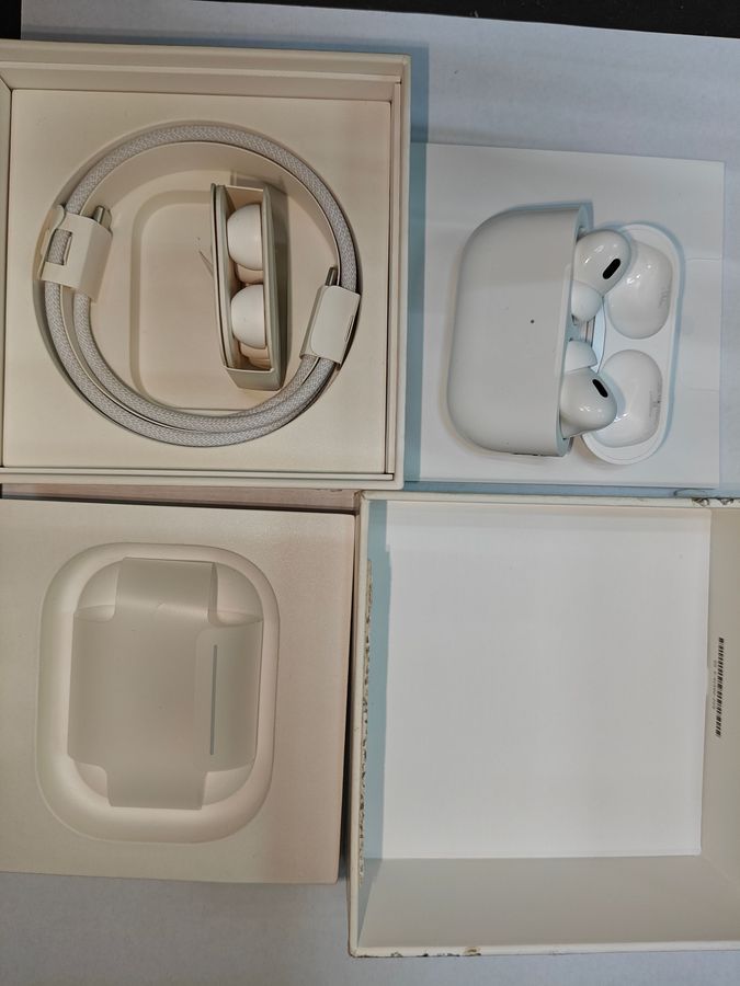 airpods pro 2nd generation with magsafe charging case usb-c