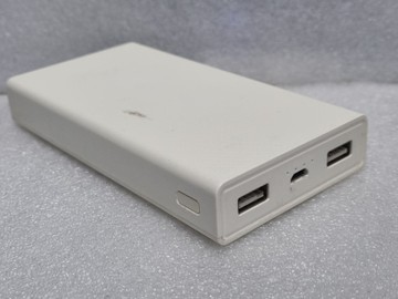 Б/в Портативний зарядний пристрій Xiaomi 20000mah 01-200932494