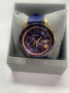 01-200529218: Guess w1055g2