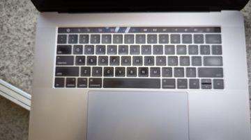 01-200610132: Apple macbook pro a1707/15.4/core i7 2,8ghz/ram16gb/ssd256gb/amd radeon pro555 2gb