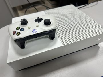 01-200790034: Microsoft xbox one s 1tb