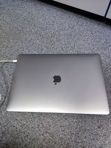 01-200794082: Apple macbook pro/a1990/ core i7 2,2ghz/ ram16gb/ ssd256gb/ amd pro 555x 4gb/ retina, touch bar