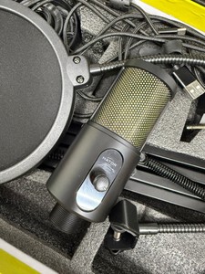 Б/у Микрофон Hator signify rgb pro 01-201002035