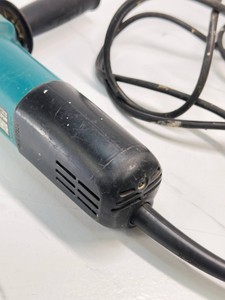 Б/в Кутова шліфмашина Makita 9558nb 01-201159177