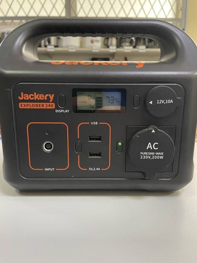 Jackery explorer 240