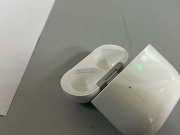 01-200782704: Apple airpods 4