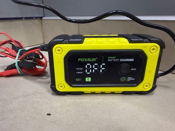 Б/в Автомобільний зарядний пристрій Foxsur battery smart charger 01-200814906