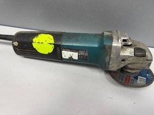 Б/в Кутова шліфмашина Makita 9565cvr 01-200927575