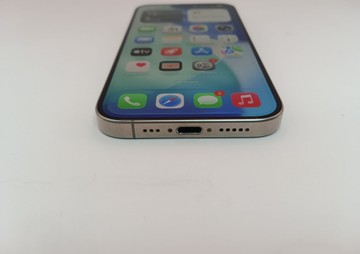 Б/в Мобільний телефон Apple iphone 15 pro 256gb 01-200972840