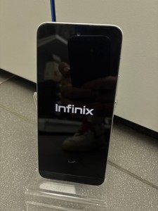 Б/в Мобільний телефон Infinix smart 10 4/128gb 01-201035854