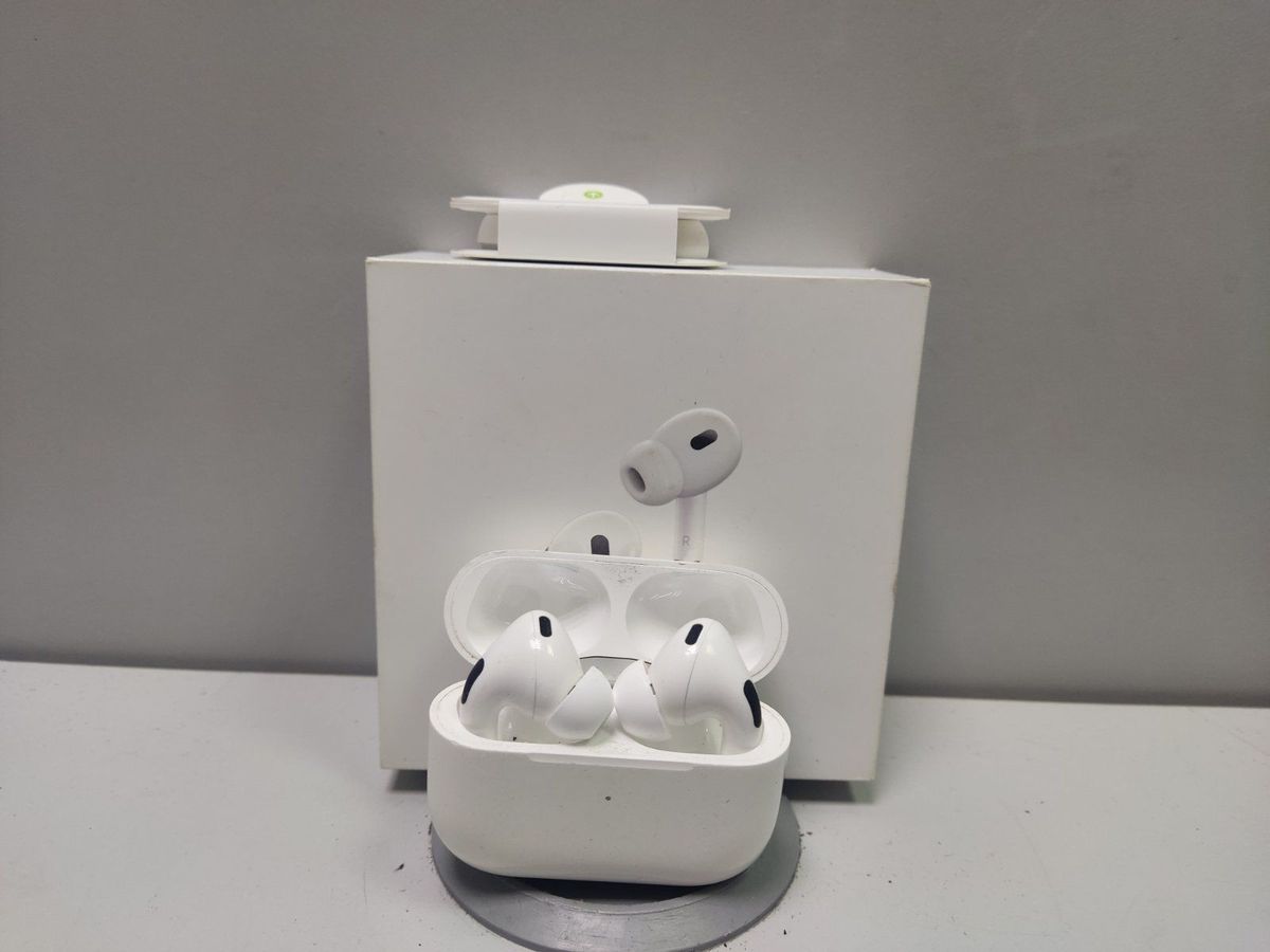 airpods pro 2nd generation with magsafe charging case usb-c