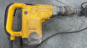 01-200536326: Dewalt d25830k