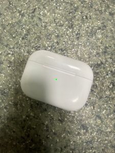 Б/в Навушники Apple airpods pro 2nd generation with magsafe charging case usb-c 01-200801827