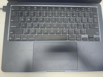 Б/в Ноутбук Apple macbook air 13.6/ m2 / ram 16gb/ ssd 256gb/ gpu 8 core 01-200889094