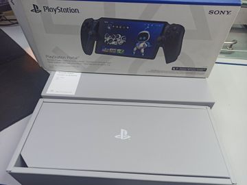 Б/у Игровая приставка Sony playstation portal remote player 01-200901875