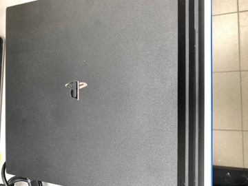 Б/в Ігрова приставка Sony playstation 4 pro 1tb 01-200936130