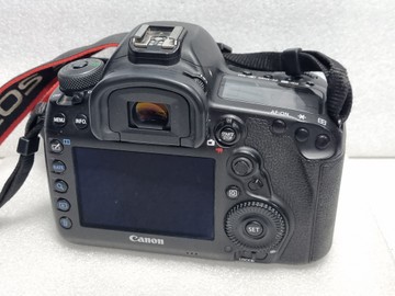 Б/у Фотоаппарат Canon eos 5d mark iv body 01-201011701