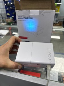 Б/в Проектор Projector hy300 01-201017008